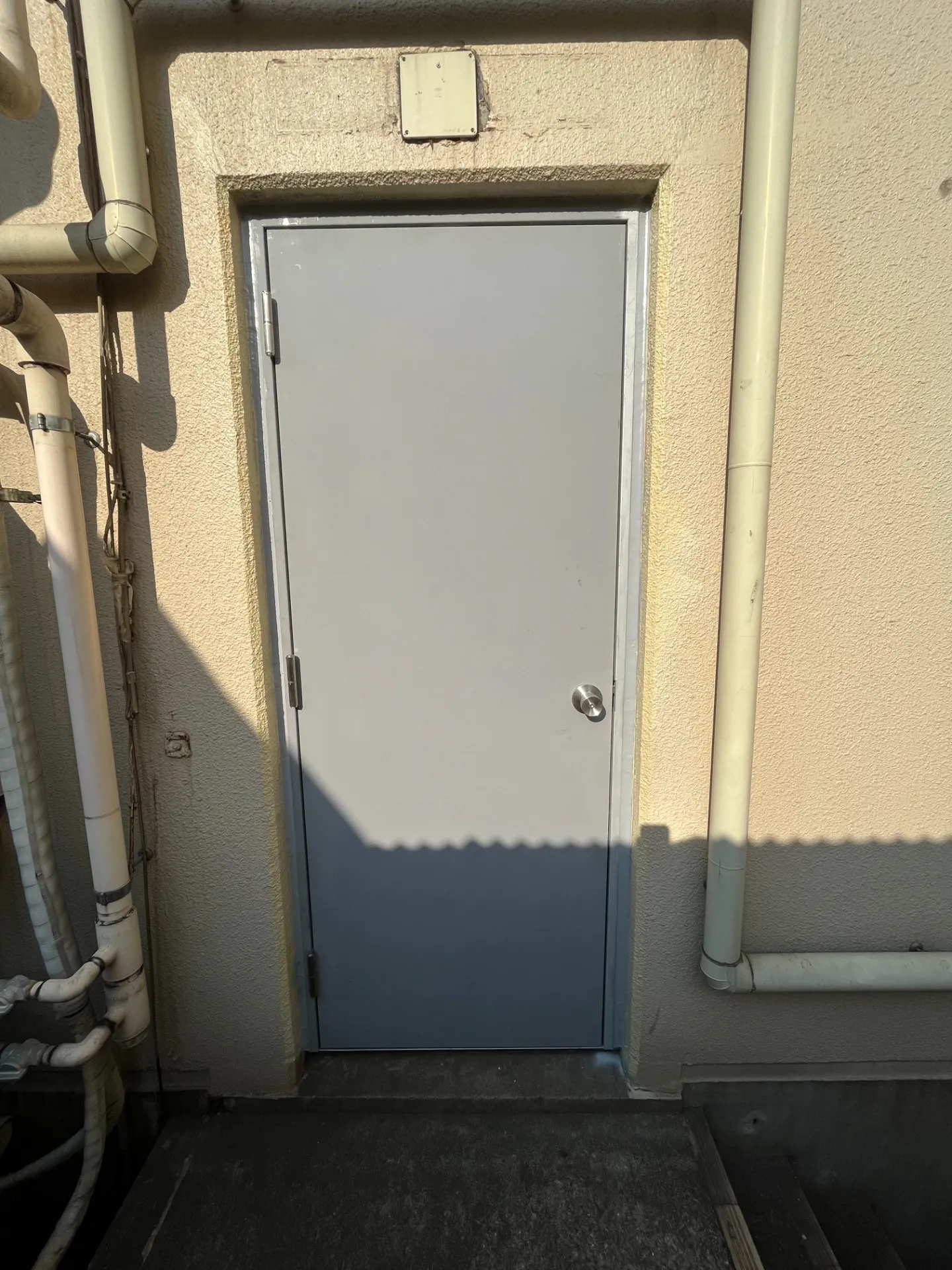 鉄扉　非常扉交換　カバー工法